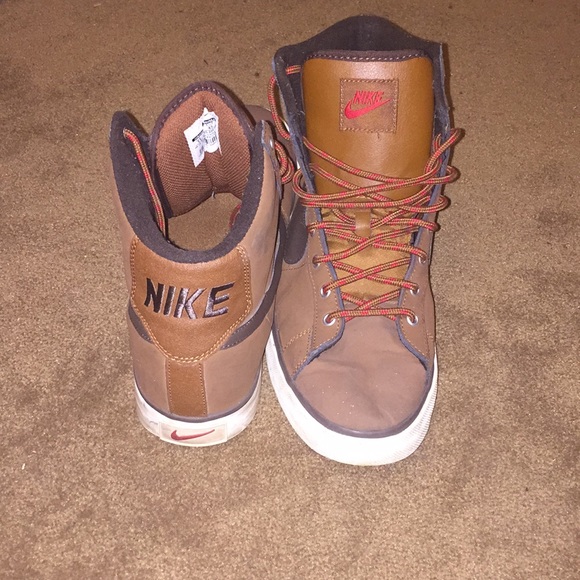 Nike - Picture 3 of 3